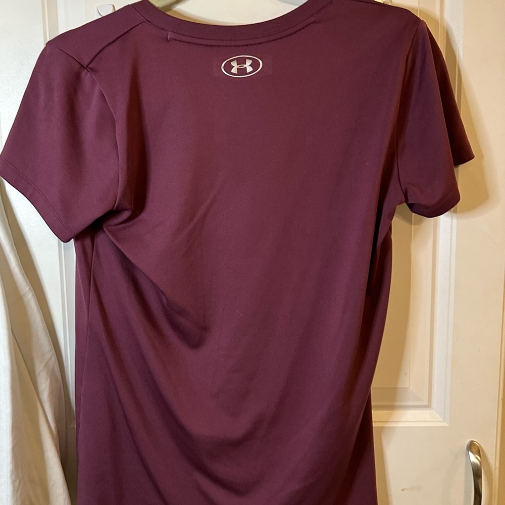 Under Armour Red Loose Short Sleeve T-Shirt - Picture 3 of 3